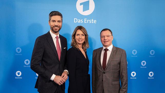 Das Erste stellt die Programmhighlights 2020 vor – Die Moderatoren der Veranstaltung, Ingo Zamperoni und Jessy Wellmer, und der Programmdirektor Erstes Deutsches Fernsehen, Volker Herres