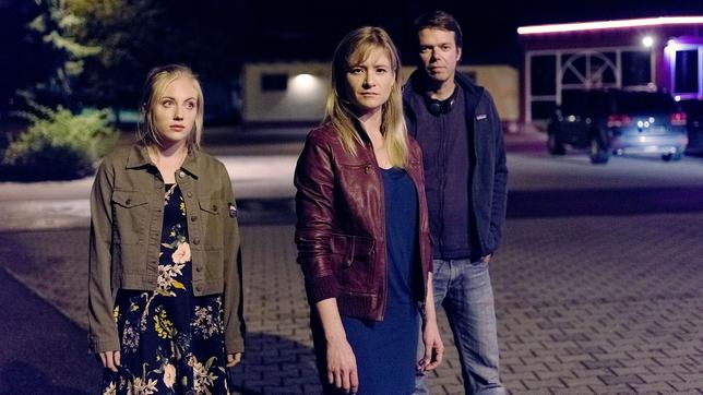 Bild: ARD Degeto/23/5 Filmproduktion/R Elisa Schlott, Julia Jentsch und Hans-Christian Schmid (v.l.n.r.)