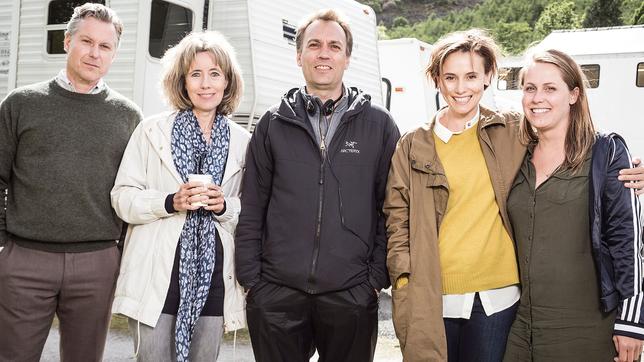 Bild: ARD Degeto/Gary Moyes Dirk Borchardt (spielt Caleb Hale) , Bestseller-Autorin Charlotte Link, Regisseur Andreas Linke, Peri Baumeister (spielt Kate Linville), Produzentin Verena Monssen (UFA Fiction) (v.l.n.r.)