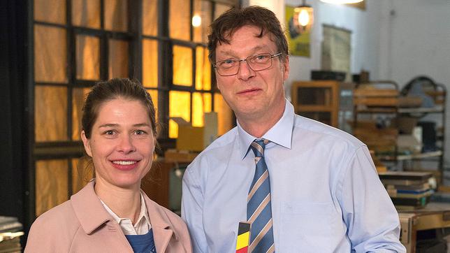 Bild: ARD/Michael Boehme Meike Droste (l.) als Risikoanalystin Carla Temme und Martin Brambach (r.) als ihr Chef Hans-Peter Mühlens