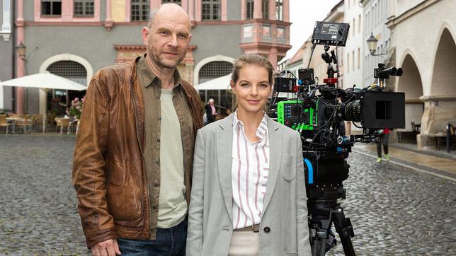 Bild: MDR/Steffen Junghans Die Kommissare: Viola Delbrück alias Yvonne Catterfeld und "Butsch" Schulz alias Götz Schubert