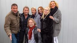 Wenn Stars zu Fans werden: Die "Sturm der Liebe"-Darsteller mit Sänger Peter Maffay (2.v.l.) in Kiel.