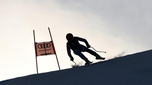 ein Skifahrer auf der Streif