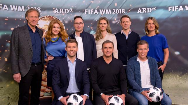 Das ARD-Team Moderatoren und Experten v. li.: Gerhard Delling, Palina Rojinski, Thomas Hitzlsperger, Matthias Opdenhövel, Julia Scharf, Stefan Kuntz, Alexander Bommes, Hannes Wolf und Jessy Wellmer.