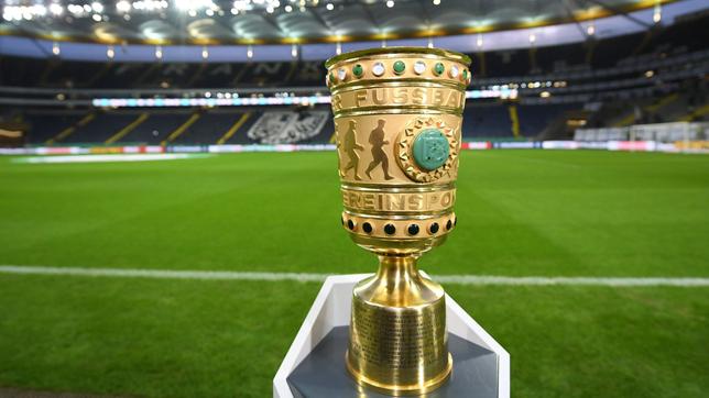 Der DFB-Pokal im Flutlicht