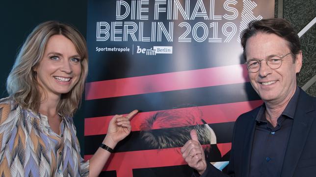 Die Sportmoderatoren Jessy Wellmer (ARD) und Rudi Cerne (ZDF) bei einer Pressekonferenz zu "Die Finals – Berlin 2019"