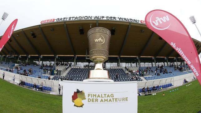 Stadion und Pokal beim  Fußball WFV Pokal Finale 2019
