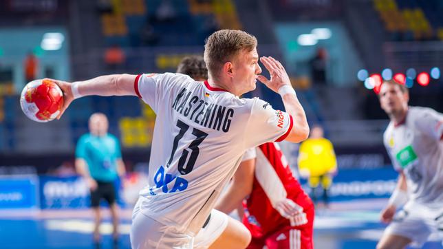Handball-WM: Timo Kastening beim Torwurf. 