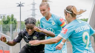 Nicole Anyomi (SGS Essen), Anna Blässe (VFL Wolfsburg) & Alexandra Popp (VFL Wolfsburg),
