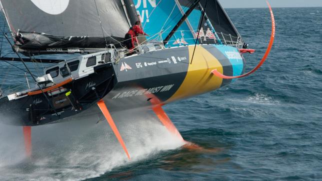 Bild: NDR/Team Malizia Um die neue Malizia Seaexplorer richtig kennen zu lernen und herauszufinden, wie er die beste Performance herausholt, muss Boris Herrmann viele Meilen alleine auf dem Schiff zurücklegen und mehrere Transatlantikrennen segeln.