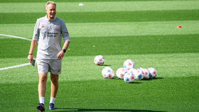 Leverkusens Trainer Kasper Hjulmand beim Training