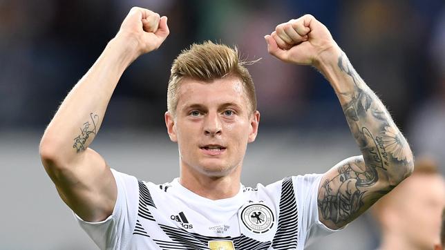 Toni Kroos jubelt nach dem 2:1-Tor gegen Schweden