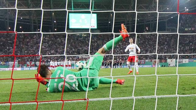 Bild: imago/Picture Point LE Das Elfmeterschießen im DFB-Pokal