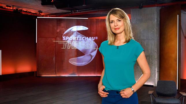 Jessy Wellmer moderiert die Sendung Sportschau Thema.