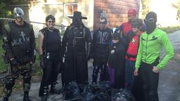 Die Real Life Superheroes säubern die Straßen Milwaukees von Müll.