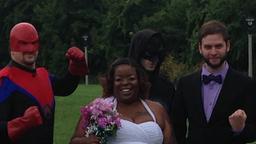 Die Superheroes als Attraktion: Eine Braut in Milwaukee lässt sich mit ihnen fotografieren.