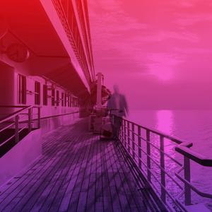 Reling eines kreuzfahrtschiffes. Der Schatten eines Mannes ist zu erkennen ´.