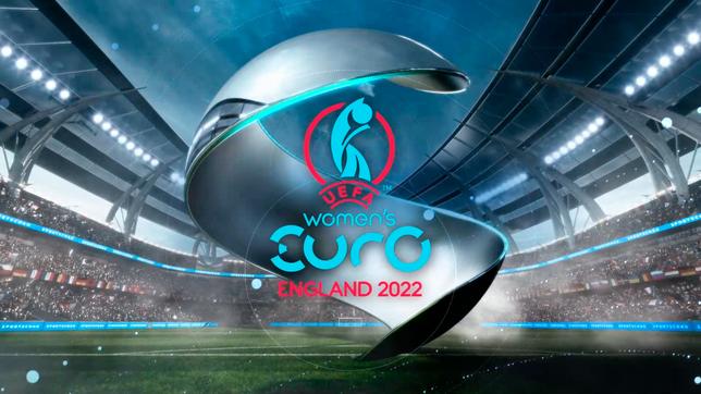 Ein Banner mit der Aufschrift "UEFA Women's Euro England 2022" (UEFA Frauen Euro England 2022) hängt am Brentford Community Stadium. 