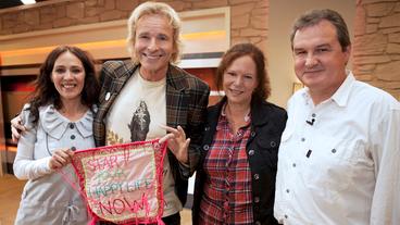 Bild: ARD/Philipp Hageni Mansha Friedrich sowie Gabriele und Helmut Seeling werben am 9. Mai bei Thomas Gottschalk für ihre Projekte.