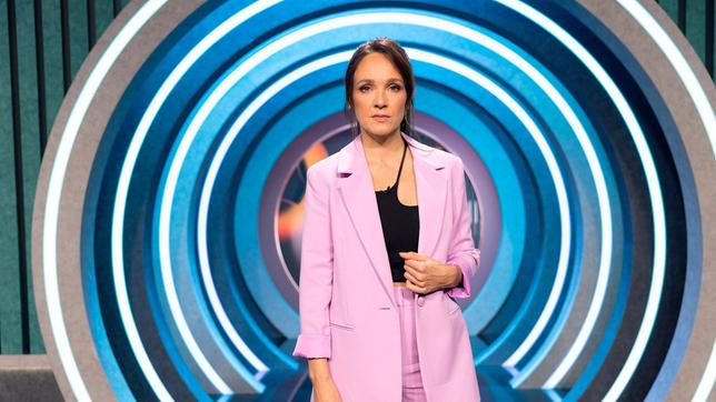 Bild: WDR/Nirén Mahajan Moderatorin Carolin Kebekus