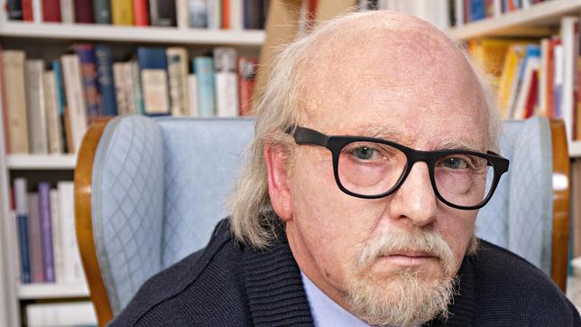 Bild: WDR/Beba Lindhorst Die Welt ist sein Zuhause, spektakuläre Enthüllungen haben ihn zur Legende gemacht. Jetzt blickt Meisterreporter Sigmar Seelenbrecht im großen Exklusivinterview zurück auf ein bewegtes Reporterleben. In einer Sondersendung präsentiert der Vollblutjournalist zum ersten Mal unveröffentlichte Filmausschnitte aus seinem privaten „Giftschrank“ – und verspricht zudem neue hochbrisante Sensationsmeldungen!