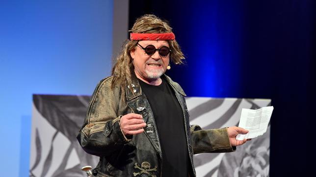 Bild: WDR Mit subtilen Pointen und scharfsinniger Rhetorik befeuert Wortakrobat Jürgen von der Lippe die Lachmuskeln seiner Fans – und das seit mehr als 40 Jahren.