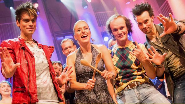 Bild: MDR/Andreas Wünschirs Olaf Schubert, Stefanie Hertel, Die Ehrlich Brothers und Zuschauer