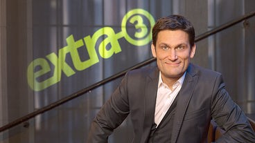 Bild: NDR/Thomas Pritschet "extra 3"-Moderator Christian Ehring