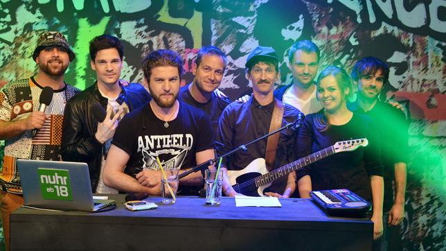 Bild: rbb/Oliver Ziebe V.l.n.r.: Pu, Alein Frei, Jonas Mann (Onkel Berni), Dieter Nuhr, Theo Rio (Onkel Berni), Christopher Köhler, Fee Badenius, Sebastian Lehmann