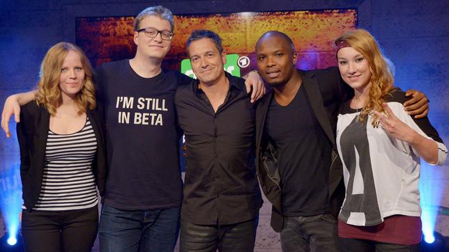 Bild: rbb/Thomas Ernst Sarah Bosetti, Maxi Gstettenbauer, Dieter Nuhr, Soso und Jacqueline Feldmann