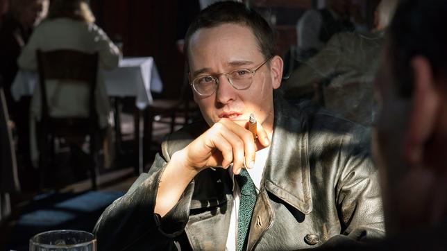 Bild: WDR/Stefan Falke Tom Schilling als Brecht