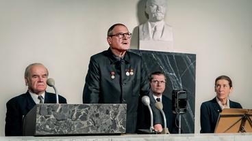 Bild: WDR/Nik Konietzny Brecht hat den Stalin-Friedenspreis bekommen.