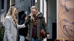 Die Studentinnen Hannah (Sigrid Ten Napel, li.) und Maartje (Lisa Smit) haben an dem gefährliche Aufnahmeritual des „Sindicats“ teilgenommen.