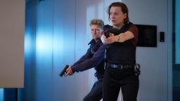 Kommissarin Renée (Birgit Welink) und ihr Kollege Erik (Arent Jan Linde) im Einsatz.