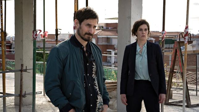 Bild: ARD Degeto/Charlotte Jansen Fina Valent (Anne Schäfer) und Xavi Bonet (Clemens Schick) werden zu einem Tatort auf eine der vielen Baustellen Barcelonas gerufen.