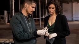 Kommissar Xavi Bonet (Clemens Schick) und seine Partnerin Fina Valent (Anne Schäfer) machen eine entsetzliche Entdeckung: die verbrannten Knochen zweier weiterer Kinder.