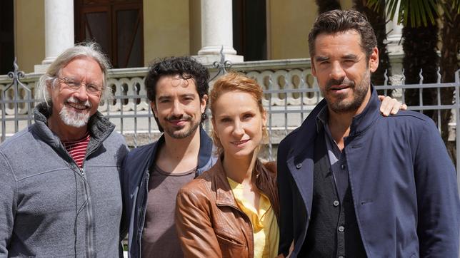 Von links nach rechts: Thorsten Näter (Regie), Stefano Bernardin (Rolle Riccardo Riello), Chiara Schoras (Sonja Schwarz) und Tobias Oertel (Rolle Matteo Zanchetti)