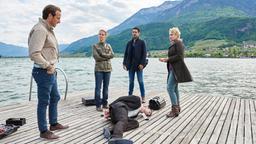 DER BOZEN-RKIMI: Kommissarin Schwarz (Chiara Schoras) mit  Zanchetti (Tobias Oertel), Gerichtsmedizinerin Heidi Grüner (Floriane Daniel) und ihrem Kollegen Jonas Kerschbaumer (Gabriel Raab) bei der Leiche des Winzer-Sohnes Daniel Brunner (Roland Bonjour).