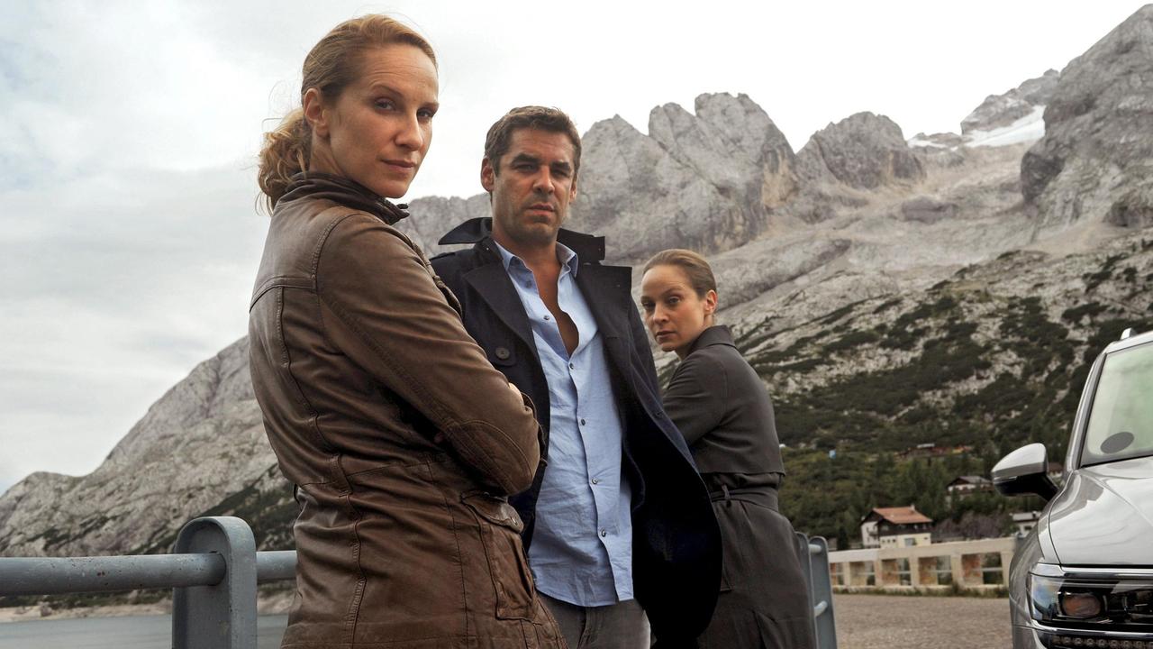 Eine überraschende "Verstärkung" aus Rom: Matteo (Tobias Oertel) und Sonja (Chiara Schoras) bekommen es wieder mit Mafiajägerin Carla Pisani (Jeanette Hain, re.) zu tun.
