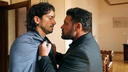 Mafiaboss Lagagna (Leonardo Nigro, re.) setzt Riccardo (Stefano Bernardin, li.) unter Erfolgsdruck.