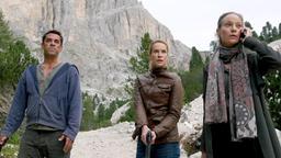 Matteo (Tobias Oertel), Sonja (Chiara Schoras, re.) und Sonderermittlerin Carla Pisani (Jeanette Hain) wollen der Mafia das Handwerk legen.