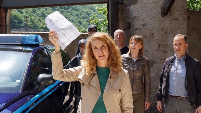 Bild: ARD Degeto/Hans Joachim Pfeiffer Sonja Schwarz (Chiara Schoras, vorne)
