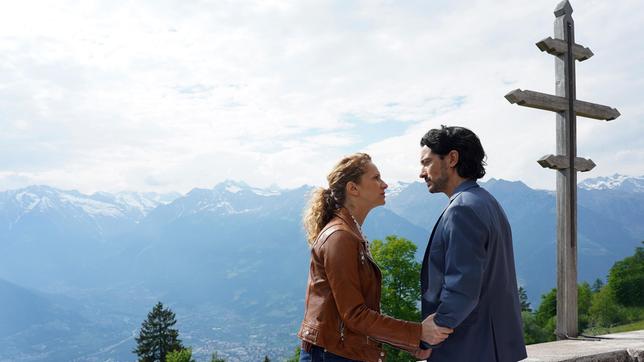 Sonja (Chiara Schoras) stellt Riccardo (Stefano Bernardin) zur Rede.