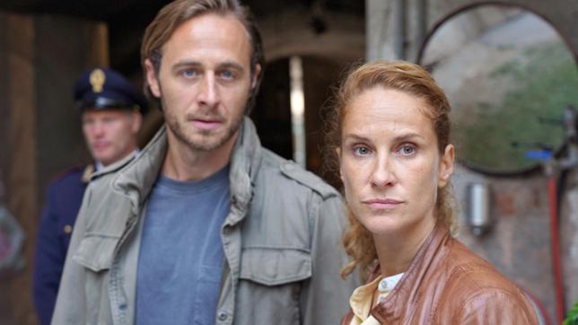 Bild: ARD Degeto/Hans-Joachim Pfeiffer Sonja (Chiara Schoras) und Jonas (Gabriel Raab) sind jetzt ein Zweier-Team.