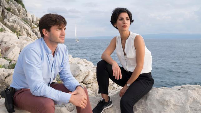 Branka Marić und Emil Perica am Meer. 