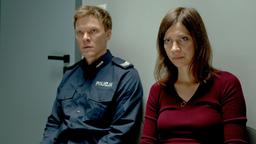 Kriminaltechnikerin Viktoria (Claudia Eisinger) und der Polizist Leon (Sebastian Hülk) ermitteln zusammen.