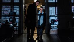 Jan Koller (Roeland Wiesnekker) und seine Prager Kollegin, Kommissarin Klara Majerova (Gabriela Maria Schmeide) schleichen sich in die Senioren-WG.