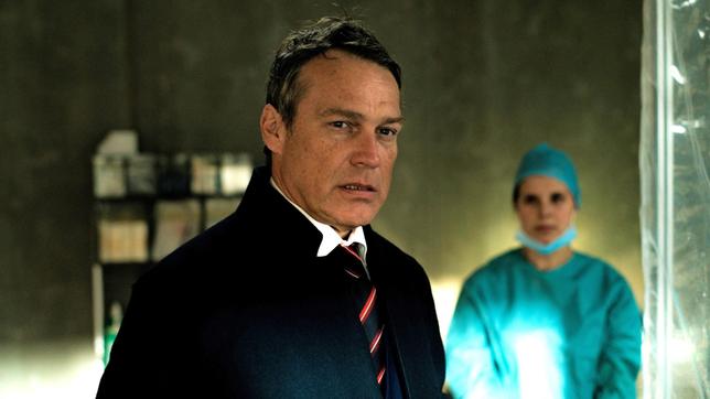 Bild: ARD Degeto/Graf Film/Mia Film/Roland Suso Richter Roman Egger (Pierre Besson) lebt für Geld und Karriere.
