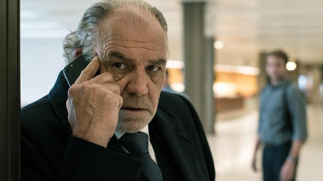 Bild: ARD Degeto/Roland Suso Richter Wer steuert die Geiselnahme aus dem Hintergrund? Borchert (Christian Kohlund) kommt dubiosen Machenschaften auf die Schliche.