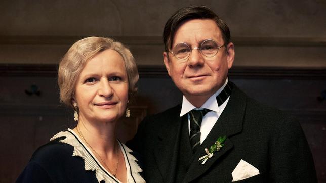 Bild: ARD Degeto Pauline (Johanna Gastdorf) und Christoph Dassler (Joachim Krol)